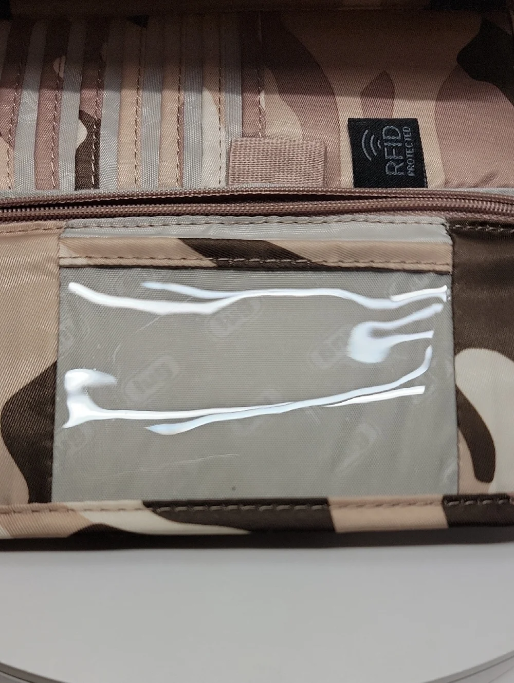 LUG KICKFLIP CONVERTIBLE RFID WALLET CROSSBODY BAG IN LIGHT CAMO